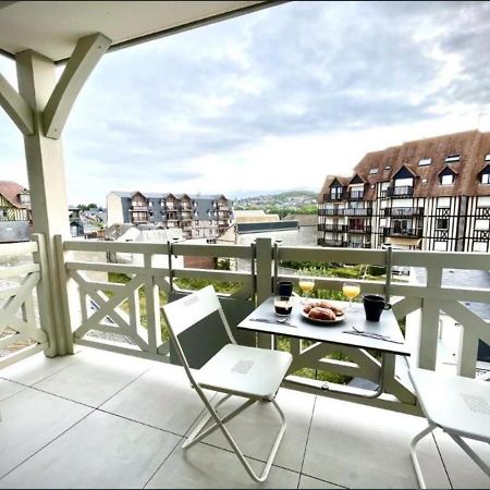 Sejour Authentique - Balcon, Parking & Wifi Ultra-Rapide Apartment Deauville Bagian luar foto