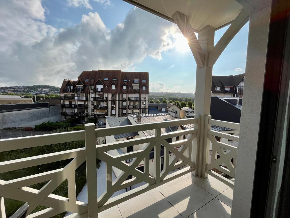 Sejour Authentique - Balcon, Parking & Wifi Ultra-Rapide Apartment Deauville Bagian luar foto