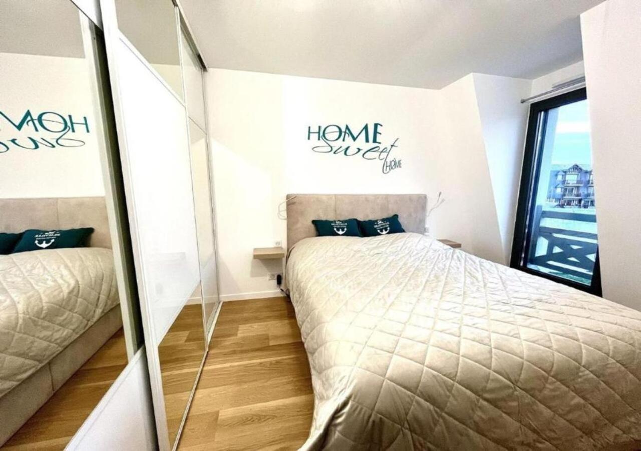 Sejour Authentique - Balcon, Parking & Wifi Ultra-Rapide Apartment Deauville Bagian luar foto