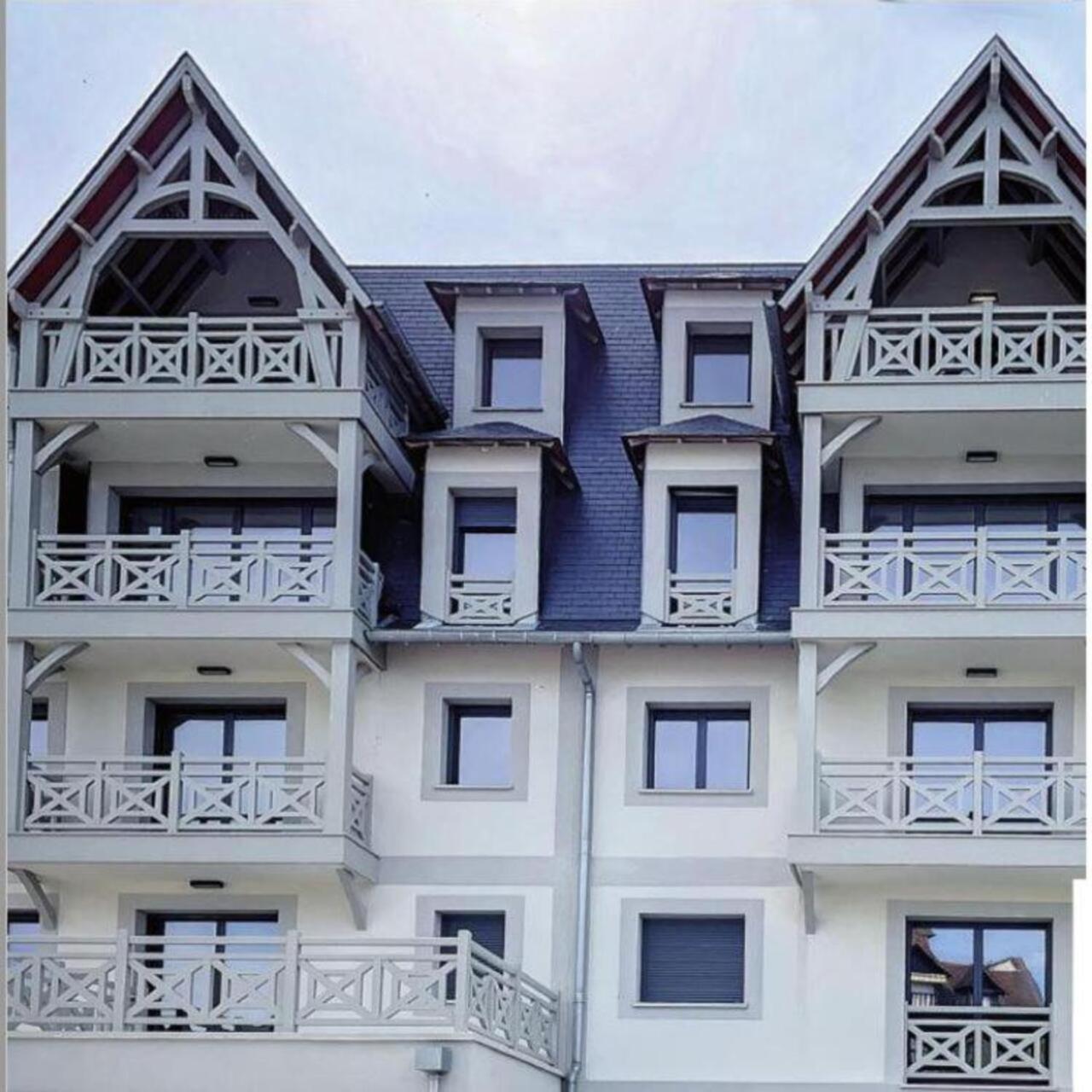 Sejour Authentique - Balcon, Parking & Wifi Ultra-Rapide Apartment Deauville Bagian luar foto